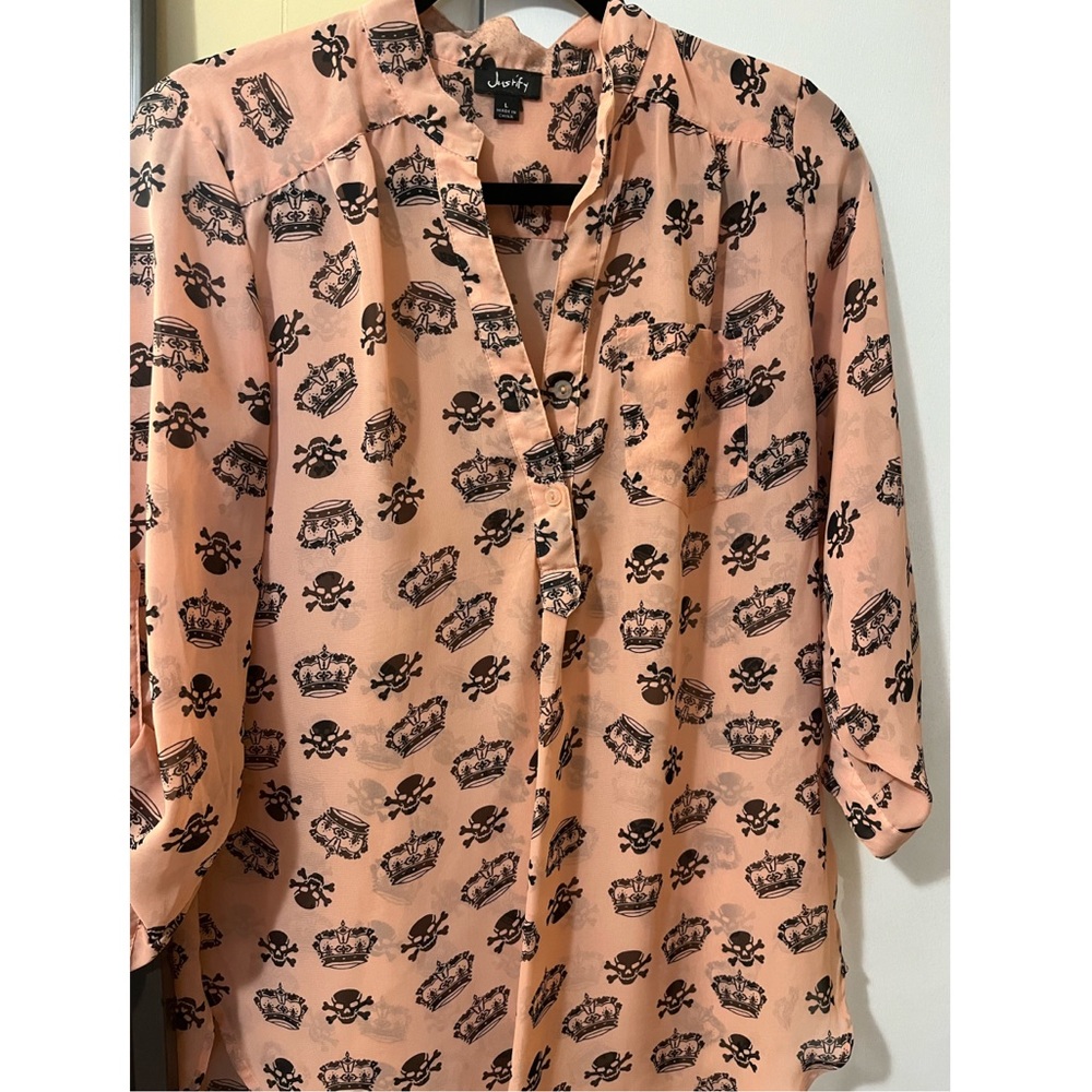 Light pink sheer blouse with fun crown/skull print!